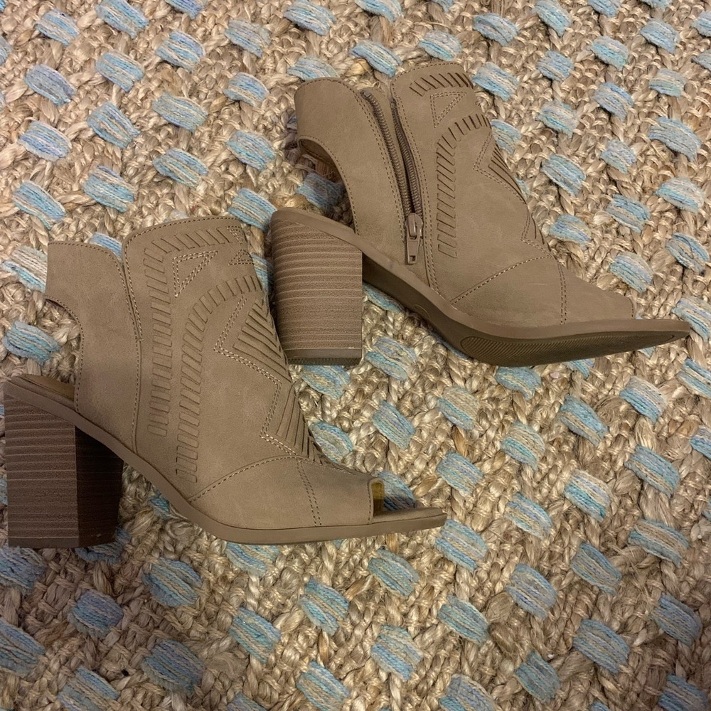 brown pho leather heeled booty.